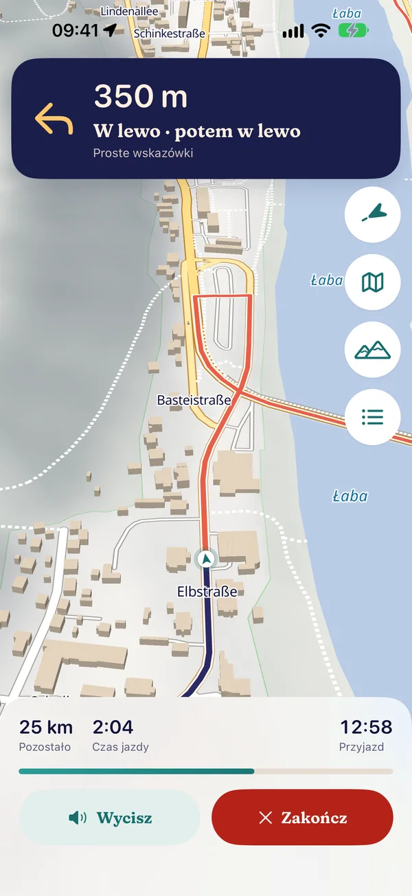 Nawigacja w Bad Schandau: baner „350 m w lewo · potem w lewo”, mapa w kierunku jazdy z budynkami, na dole 25 km do celu, 2:04 czasu jazdy i godzina przyjazdu