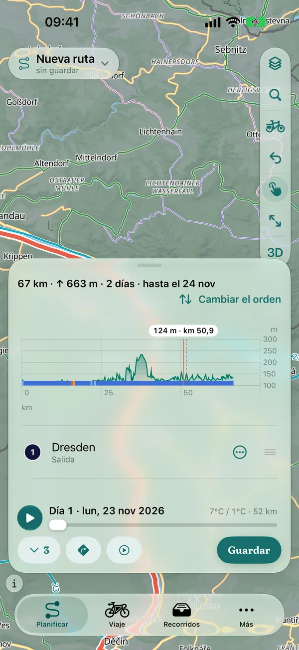 Perfil de altitud desplegado al planificar: punto tocado en el km 50,9 a 124 m, límite de día y la franja de firmes debajo
