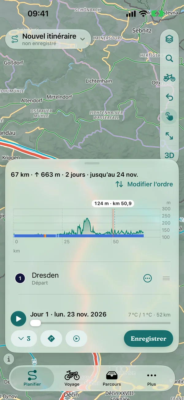 Profil d’altitude déployé pendant la planification : point touché au km 50,9 à 124 m, limite de journée et bande des revêtements en dessous